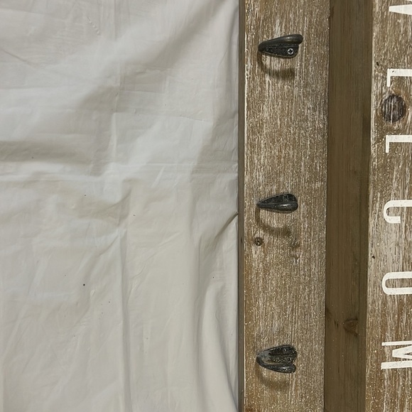 Rustic welcome wall hanging for mail, keys, dog leashes, etc - Picture 2 of 12